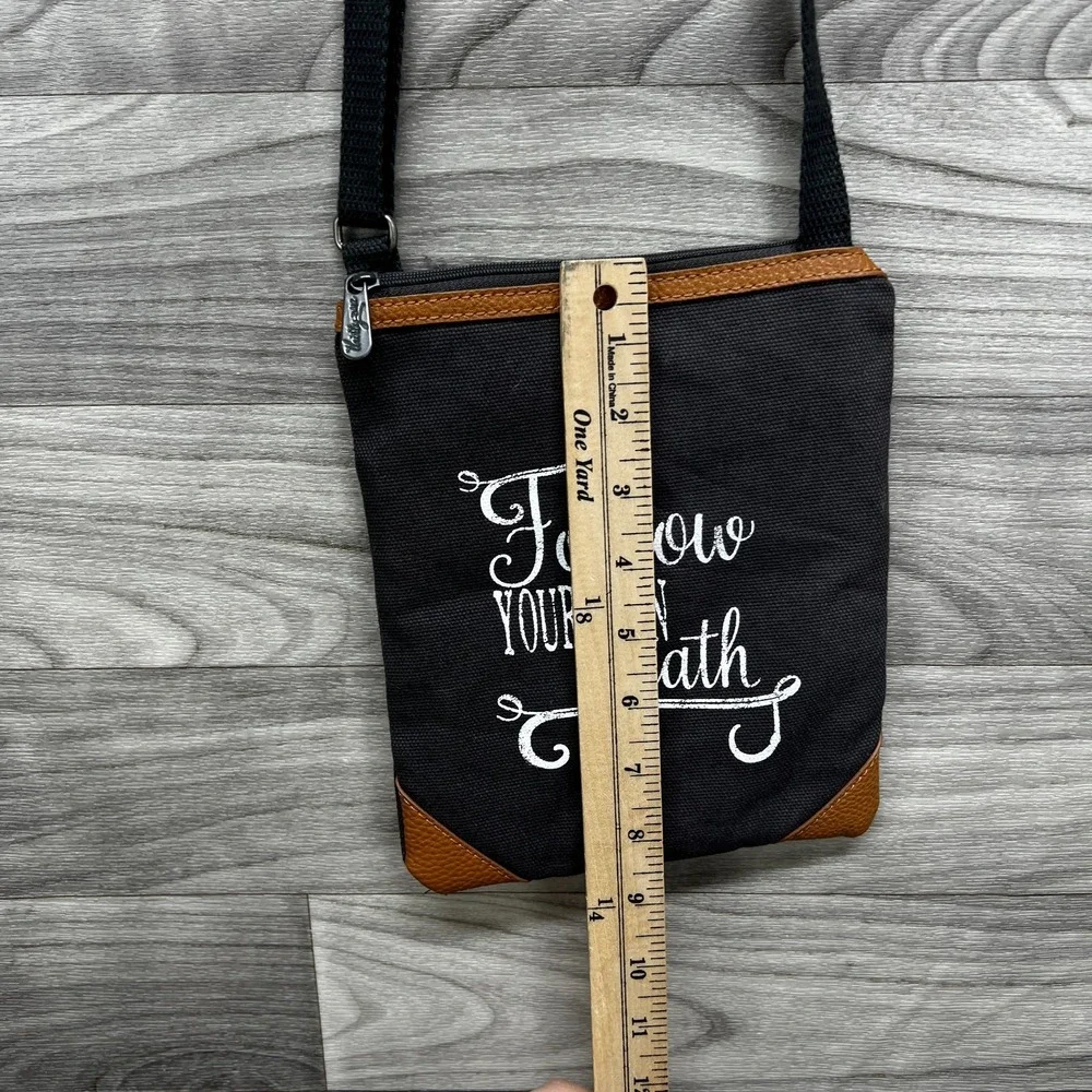 Thirty-One Explorer Crossbody Bag Womens Gray Canvas Follow Your Own Path Pocket